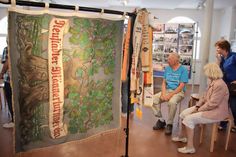 Die alte Flagge des Neustädter Männerturnvereins findet sich auch in der Sonderausstellung.