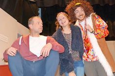 Ralf Borings Leidenschaft gilt nur noch seinen Guppys, die er mit Hingabe züchtet. Bis seine Frau Beate Besuch von Simone und ihrem esoterisch angehauchten Freund Adrian bekommen. Der nämlich hat die Gabe der Rückführung in frühere Leben...ab dem kommenden Freitag spielt die Theatergruppe Ahrensbök ihr neues Stück: „Casanovas Rückkehr“.
