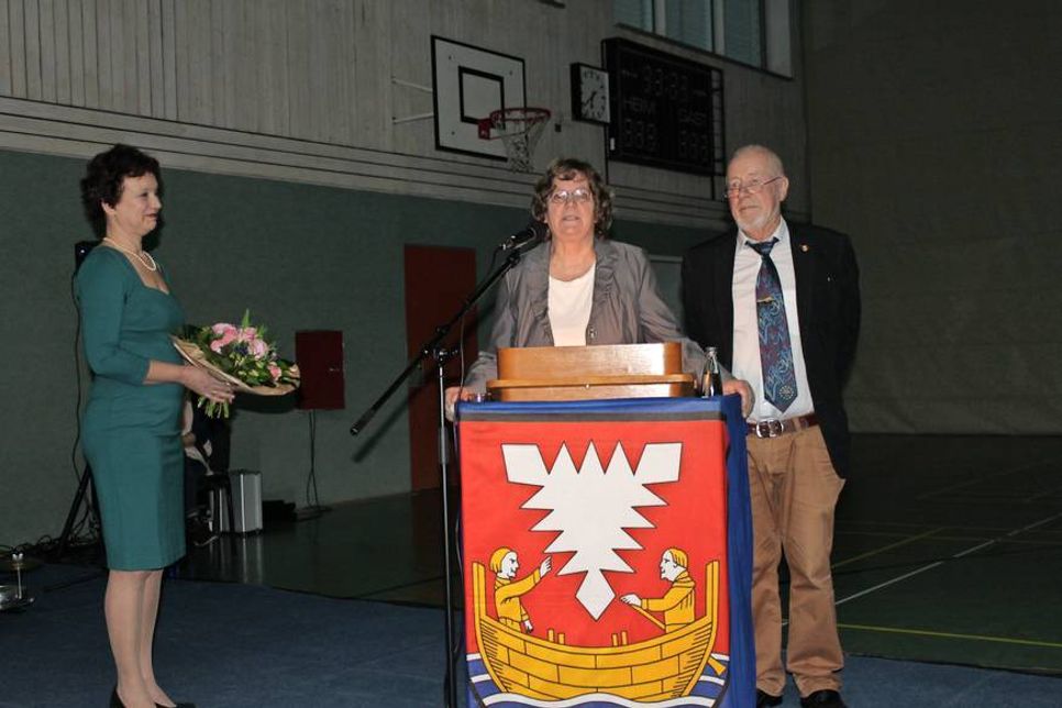Beatrix Spiegel (lks.) und Sönke Sela dankten Gabriele Weber für ihr Engagement.