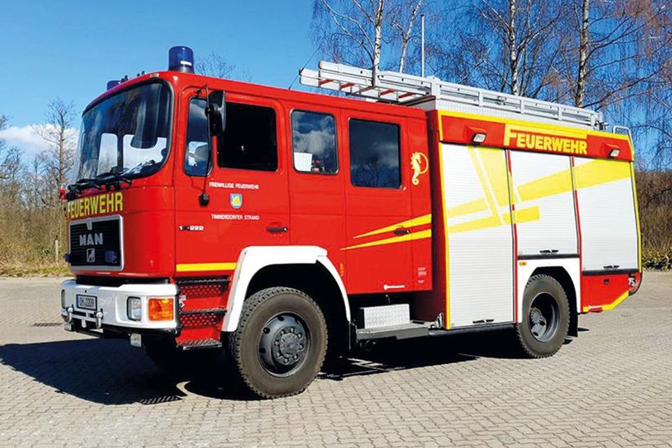 Das hier abgebildete Feuerwehrfahrzeug (LF 16) der Timmendorfer Wehr ist inzwischen 27 Jahre alt. Nach dem Feuerwehrbedarfsplan wurde eine Neuanschaffung nach 30 Jahren beschlossen.