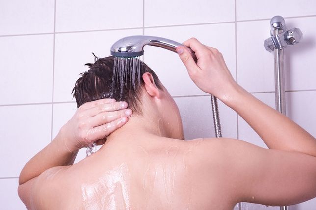 Ist vielen Menschen im Kreis Ostholstein nicht bekannt: Nicht das Trinken von kontaminiertem Wasser ist gefährlich, sondern das Einatmen von mit Legionellen belasteten feinen Wassertröpfchen führt zu gefährlichen Infektionen in den Atemwegen und in der Lunge.