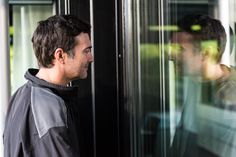 Sicherheit mit Durchblick: Spezialglas erschwert es Einbrechern, sich Zugang zum Haus zu verschaffen. Foto: DJD/Uniglas