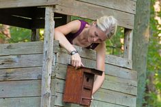 In Nistkästen können sich Parasiten und Krankheitserreger vermehren. Deshalb ist es wichtig, sie regelmäßig zu reinigen. Foto: DJD/DJV/Sylvia Urbaniak