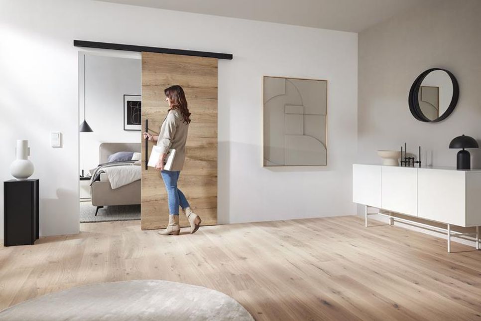 Eleganter Durchgang: Schiebetüren setzen in jedem Raum stilvolle Akzente.