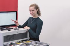 Kaufleute im E-Commerce arbeiten im Internethandel an der Schnittstelle von Einkauf, Werbung, Logistik, Buchhaltung und IT.