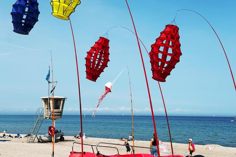 Auch der Strand erstrahlte in bunten Farben.