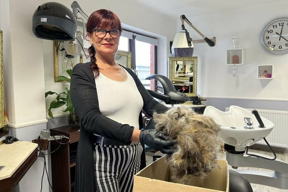 Moni Palkowski betreibt ihren Friseursalon in Neustadt und ist die erste Friseurin, die sich in Ostholstein an dem Umweltschutz-Projekt beteiligt.
