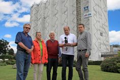 Wolfgang Vogler, Ingeborg Moeller-Sporleder, Jürgen Schnoor, Götz Lehsten und Jan-Walter Schnoor (v. lks.) sind über die Geräuschbelsätigung und die Umsatzeinbußen, die mit den Sanierungsarbeiten vom „Prinz Hamlet“ einhergehen, verärgert.