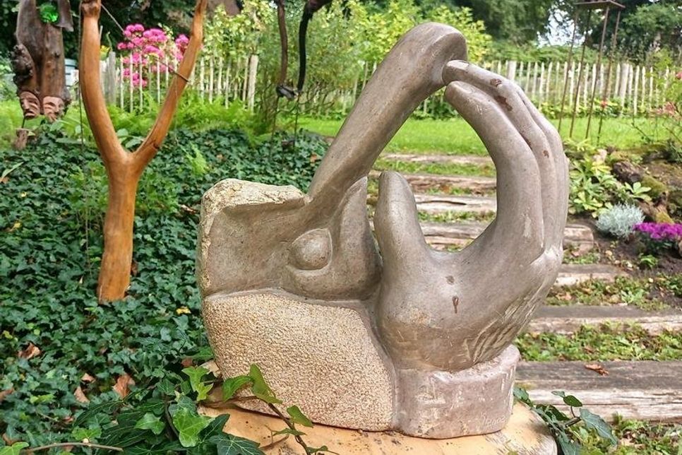 Specksteinfigur „Abwehr und Annahme“.
