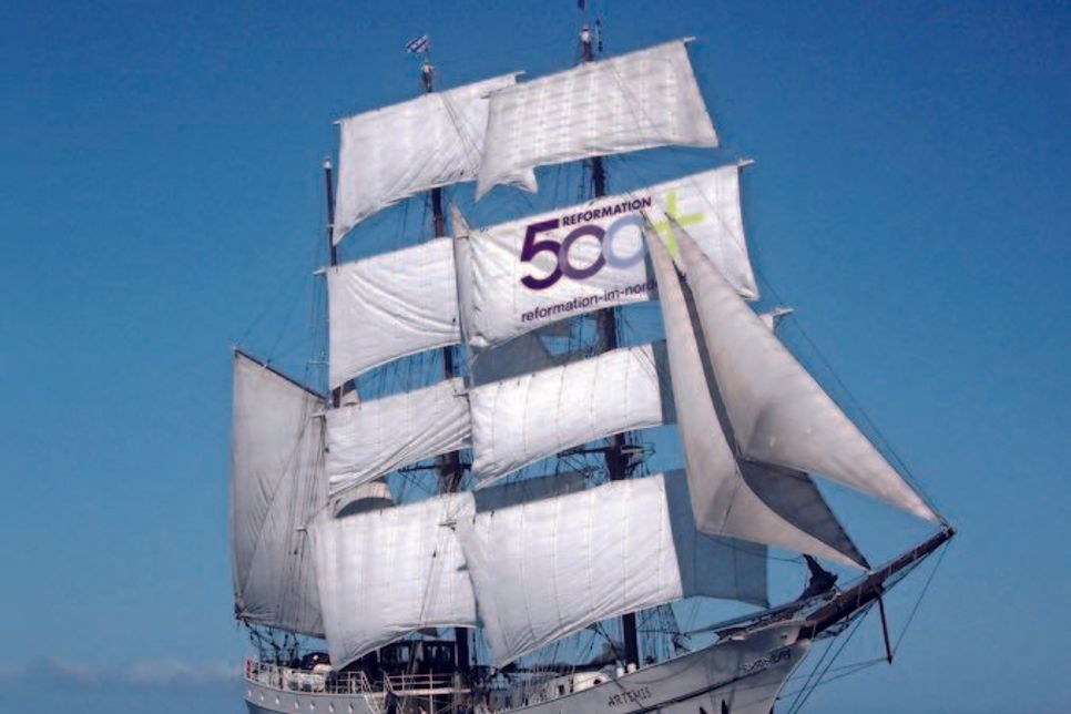 Das Nordkirchenschiff, die Dreimastbark „Artemis“, macht in Neustadt fest.