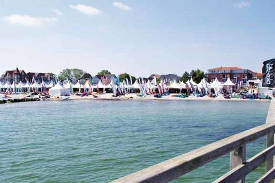 Bunte Strandkulisse