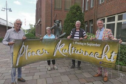 Freuen sich auf eine bunte Kulturvielfalt in der Plöner Innenstadt. Kulturnachtkoordinator Christoph Kohrt sowie Wiebke Kiß, Thomas Kröger und … vom Verein Stadtmarketing