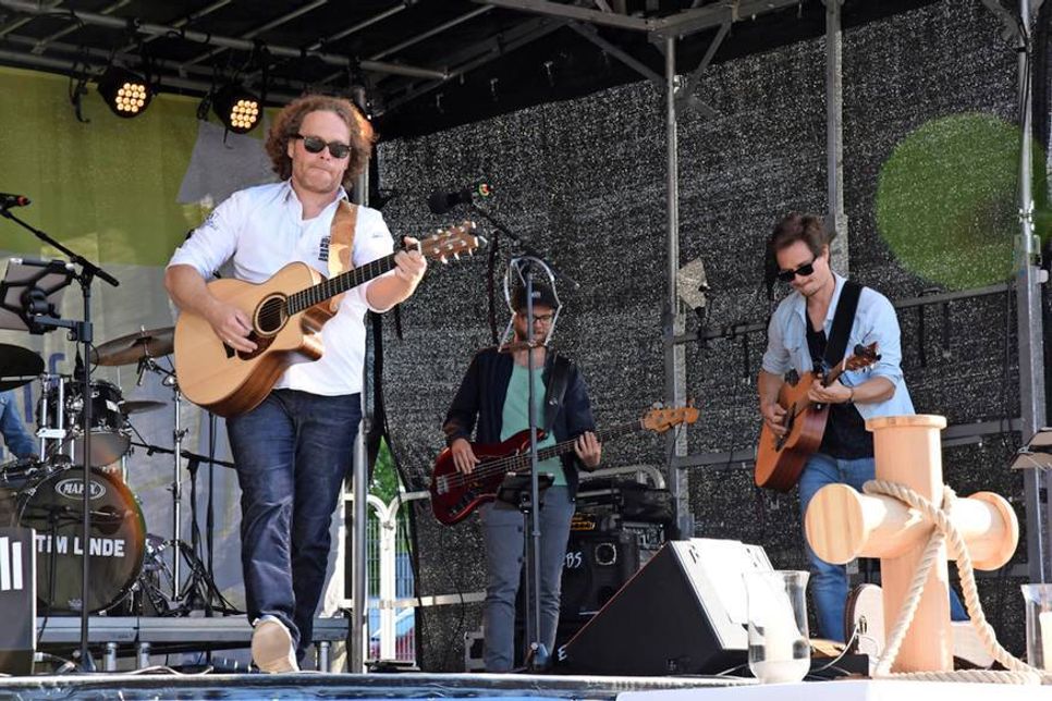 Pop-Liedermacher Tim Linde begeisterte das Publikum. (Foto: KKOH/Heinen)