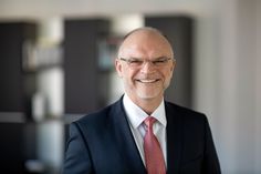 Joachim Wallmeroth möchte die begonnene Neuausrichtung der Sparkasse Holstein in den nächsten drei Jahren zum Erfolg führen.