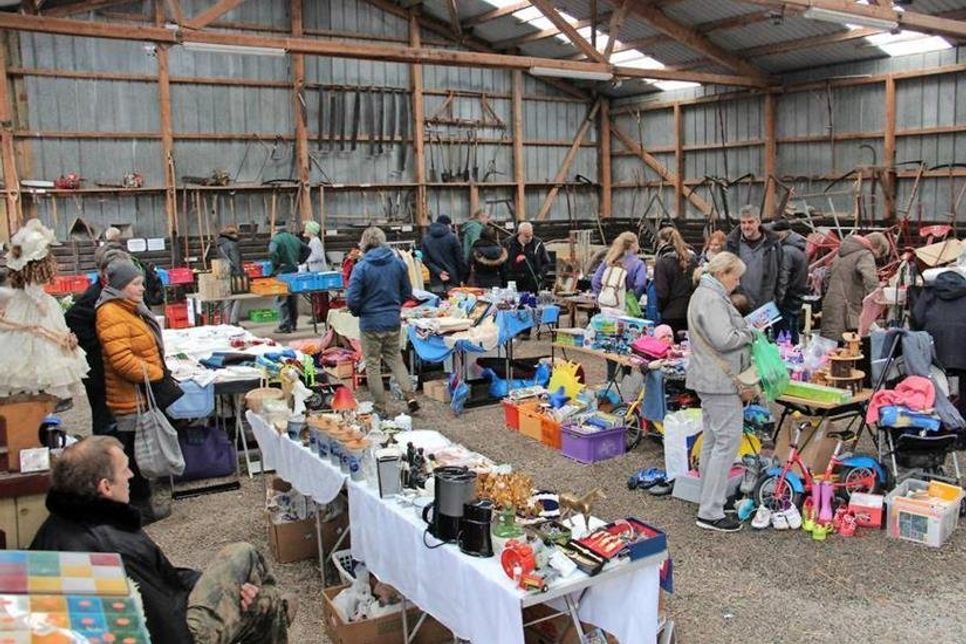Flohmarkt auf dem Museumshof Lensahn.