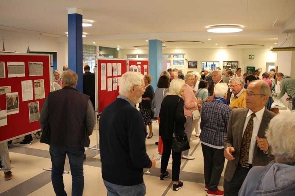 Viele Gäste waren der Einladung des Seniorenbeirates in die Aula der Jacob-Lienau-Schule gefolgt.