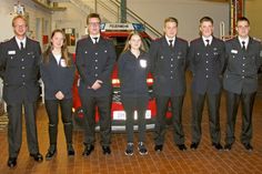 Der frisch gewählte Jugendausschuss eingerahmt vom stellvertretenden Jugendfeuerwehrwart Jörn Krause und dem Jugendfeuerwehrwart Daniel Schönherr.