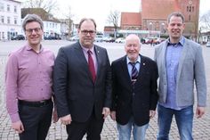 Wollen noch mehr gute Ideen von den Neustädtern in die Planung einbringen: André Rosinski (TALB), Bürgermeister Mirko Spieckermann, Bürgervorsteher Sönke Sela und Frans Ijben (TALB; v. lks.).
