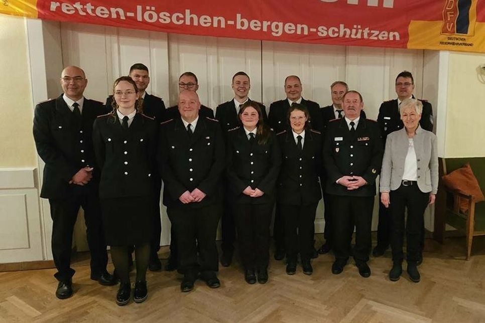 Auf der Jahreshauptversammlung wurden zahlreiche Kameradinnen und Kameraden befördert oder ausgezeichnet.