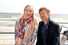 Sopranistin Steffi Lehmann und Bariton Christian Oldenburg singen bekannte Melodien direkt am Strand. (Foto: René Kleinschmidt)