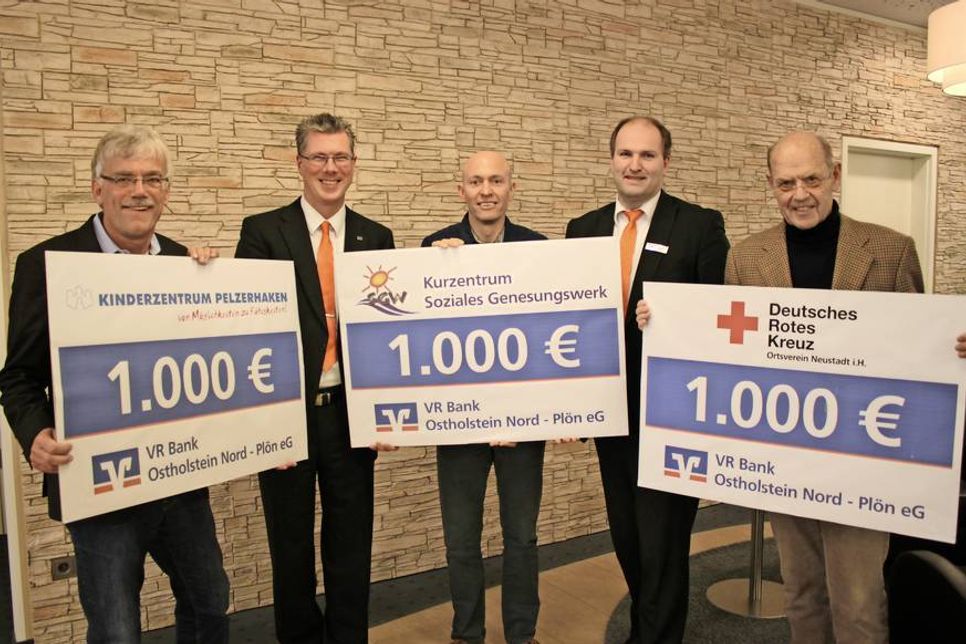 Spendenübergabe mit Dr. Volker Schulz, Ulf Braune, Joachim Franke, Timo Schöning und Fritz Schramm (v. lks.).