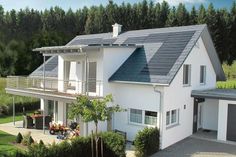 Gut für den Klimaschutz und für die Haushaltskasse: Mit steigenden Energiepreisen amortisiert sich die Photovoltaiktechnik noch schneller. Foto: djd/Braas