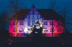 Mit der Illumination des Amtsgerichts wurde heute der Weihnachtsmarkt in Bad Schwartau eröffnet.