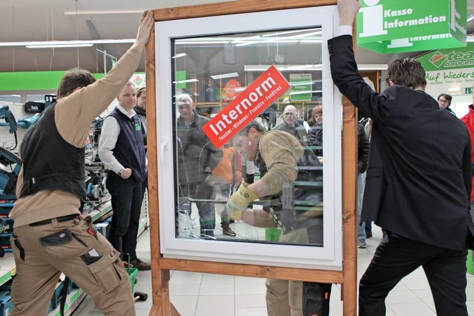 Einbruchdemonstration: Wer wollte, konnte es mit allen Mitteln versuchen.