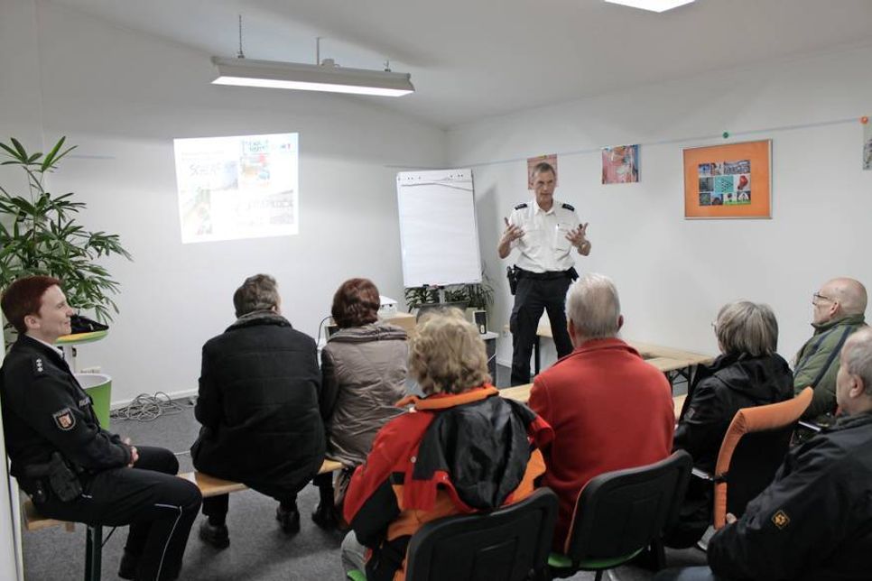 Polizeihauptkommissar Torsten Stieler beim Expertenvortrag.
