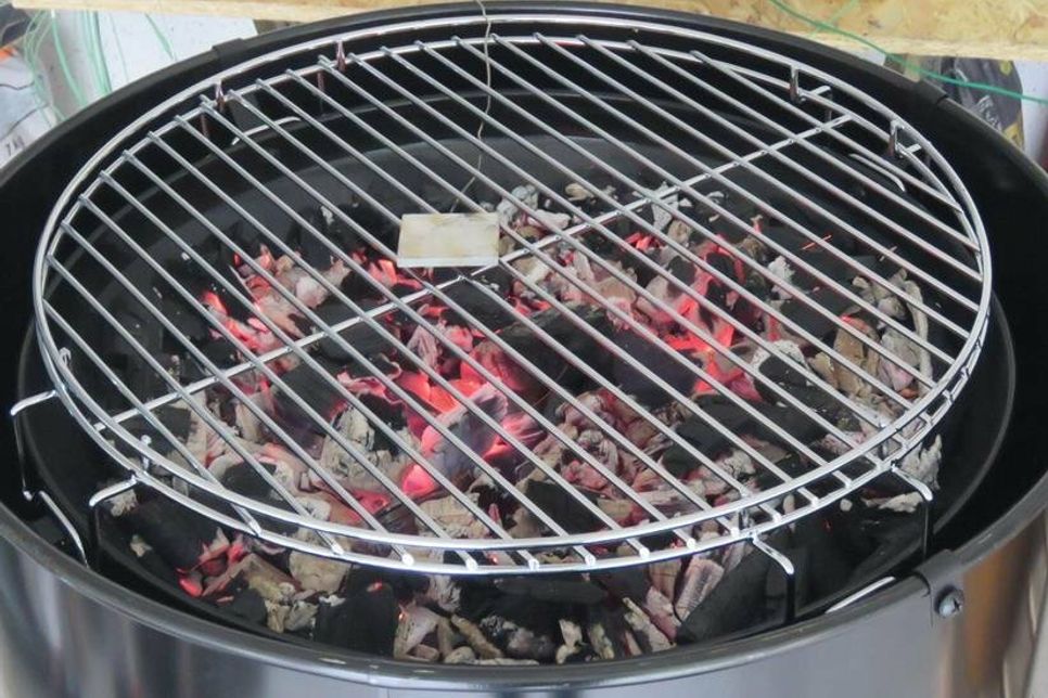 DEKRA gibt Tipps für die Saison mit dem Holzkohlegrill.