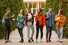 Die meisten Jugendlichen treten nach dem Schulabschluss eine Berufsausbildung an.