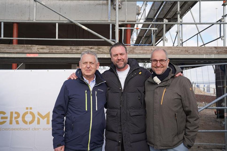 Tourismuschef Manfred Wohnrade mit den Pächtern Thomas Jankowski und Marc Altenburger (v. lks.).