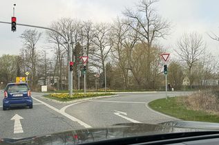 Es hat über ein Jahr gedauert, bis die Streuscheiben an der Ampelanlage an der Kreuzung B76/Höppnerweg ausgewechselt wurden. Seit dem vergangenen Wochenende sollte es nun keine Verwechslungen der Ampelsignale mehr geben.
