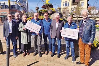 Scheckübergabe in Timmendorfer Strand (von links): Henning Reimann, Alfred Grüter und Kerstin Olschowsky (vom Kinderschutzbund Ostholstein), Dr. Martin Struve, Christoph Kressin, Peter Danzeglocke und Matthias Benkstein (Lions Club) und Uwe Carstens (Neustädter Tafel e.V.).