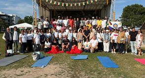 Teilnehmende des Internationalen Yoga-Tages.