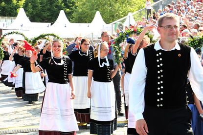 Unsere lokale Gruppe ist natürlich auch dabei: der Neustädter Volkstanzkreis.
