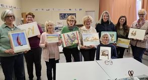 Teilnehmerinnen des Mittwochs-Aquarellkurses II: Anne Riedel, Karen Schöne, Carola Schacht, Marlis Knop, Dr. Angelika Schmidt, Gabriele Ern, Helena Kunz, Silke Mellien (v. lks.), Ulrike Hutt (vorne).