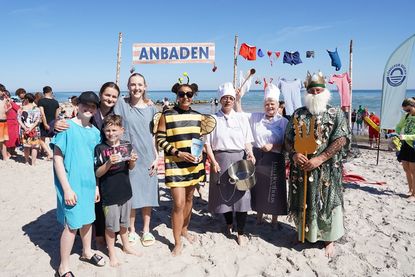 Die besten Kostüme: Die „M&M‘s“, Biene Maja und die Köchinnen wurden unter anderem von Neptun (v. lks.) ausgezeichnet.