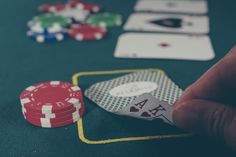 Alleine am Pokertisch sitzen? Online ist immer ein Tisch frei.