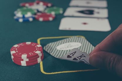 Alleine am Pokertisch sitzen? Online ist immer ein Tisch frei.