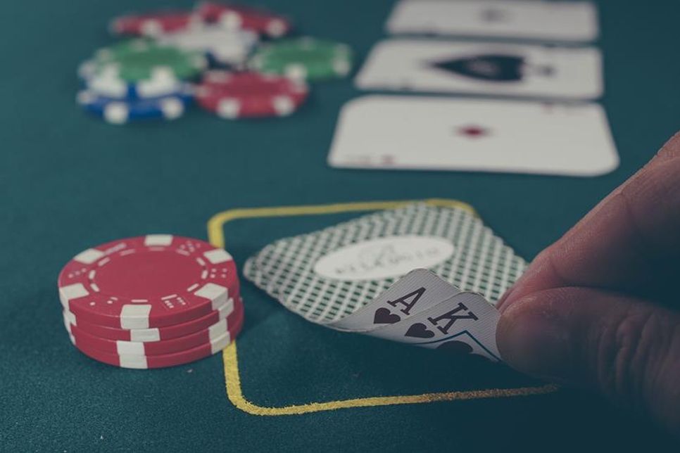 Alleine am Pokertisch sitzen? Online ist immer ein Tisch frei.