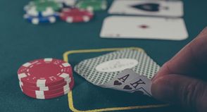 Alleine am Pokertisch sitzen? Online ist immer ein Tisch frei.