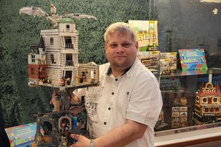 Marc Dobkowitz präsentiert Modelle aus gut 50 Jahren Geschichte des dänischen Herstellers und auch anderer Anbieter von Bausätzen aus der Gegenwart.