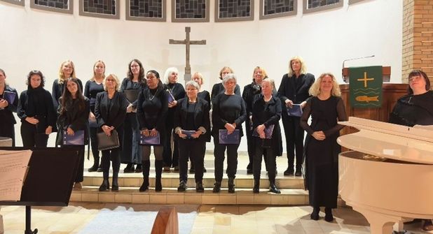 Die Kantorei in der Strandkirche Scharbeutz feiert ihr 50-jähriges Jubiläum.