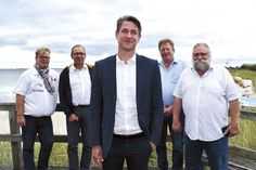 Joerg Schimeck-Brede (hi. v. li.), Ulrich Eilers, Norbert Schuster und Jürgen Brede von der SPD stehen hinter ihrem Kandidaten Steffen Davids.