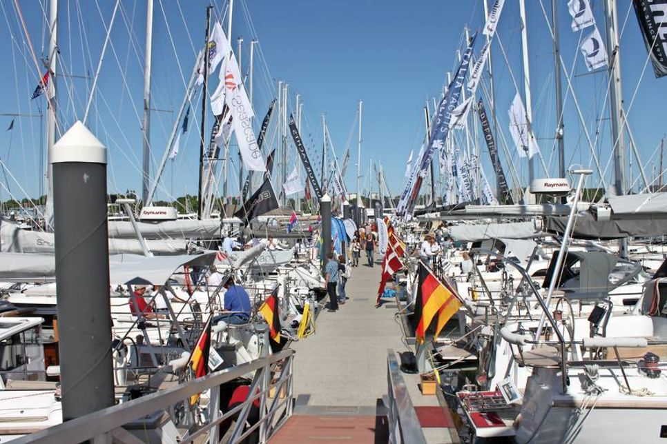 Boote bis zum Horizont: Profis, Freizeitskipper und Neugierige besuchten die größte Messe auf dem Meer.