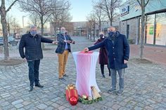 Auf dem Foto: v.l.n.r. Michael Kümmel Geschäftsführer der KulTour Oldenburg in Holstein gGmbH, Lorenz Harms Vertreter des Wirtschafts- und Fremdenverkehrsvereins WFO, Cora Brockmann vom Oldenburger Stadtmarketing und Bürgermeister Jörg Saba.