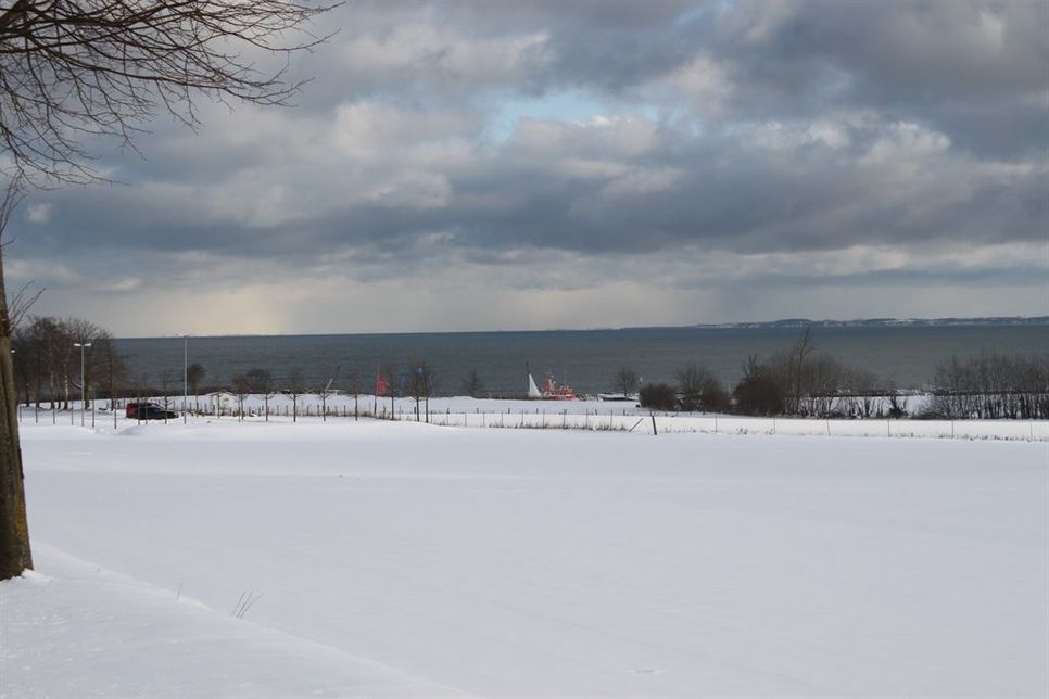 Blick vom Grömitzer „Foto Point“ auf den Yachthafen und die Ostsee.