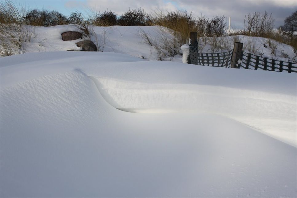 Schneewehen am Kellenhusener Südstrand.