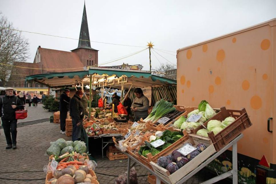Frisches vom Neustädter Wochenmarkt gibt es dienstags und freitags von 8 bis 13 Uhr.